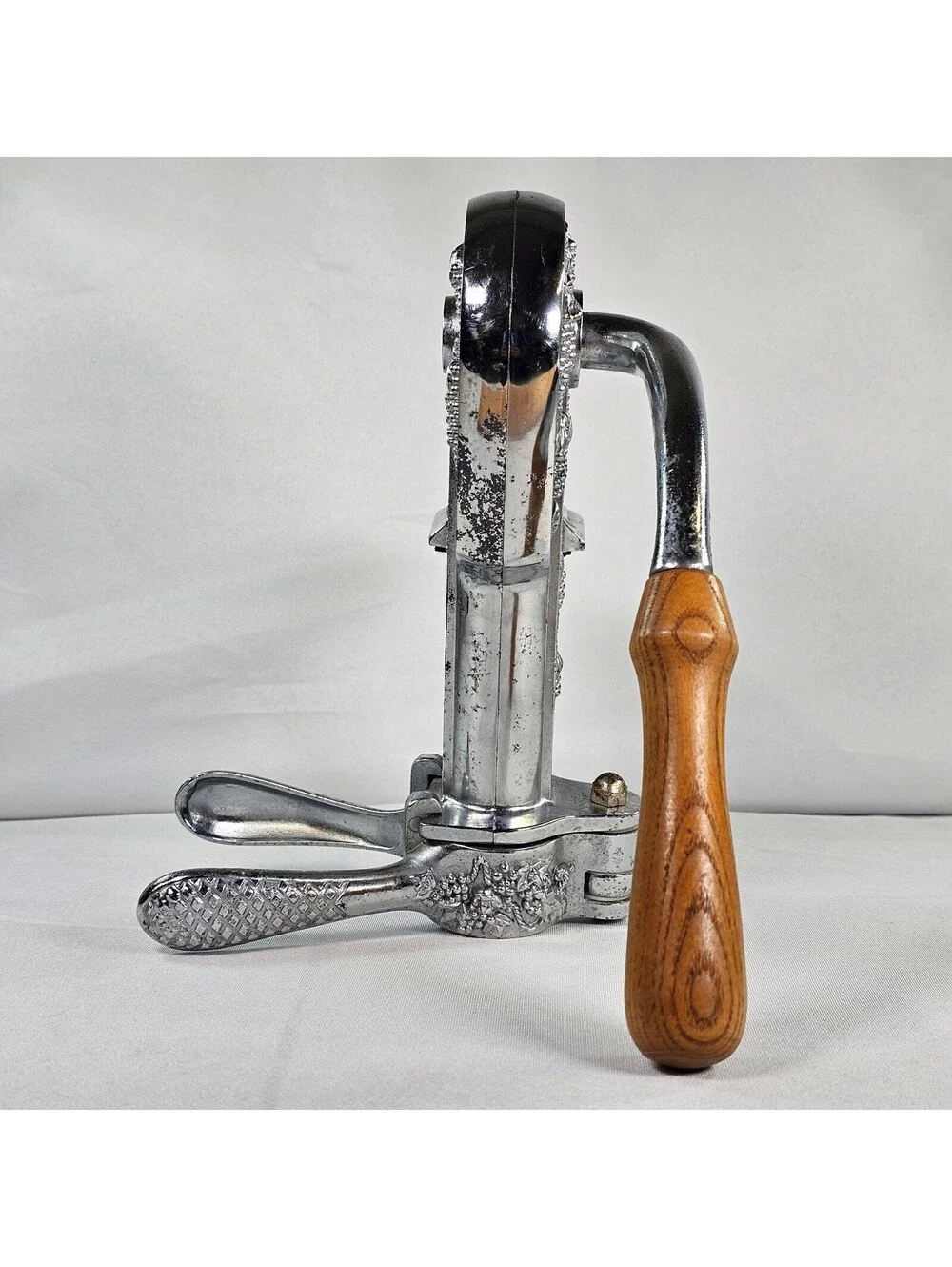 Estate Wine Opener Vintage Countertop Mount Corkscrew Chrome Grape Embossed Wood